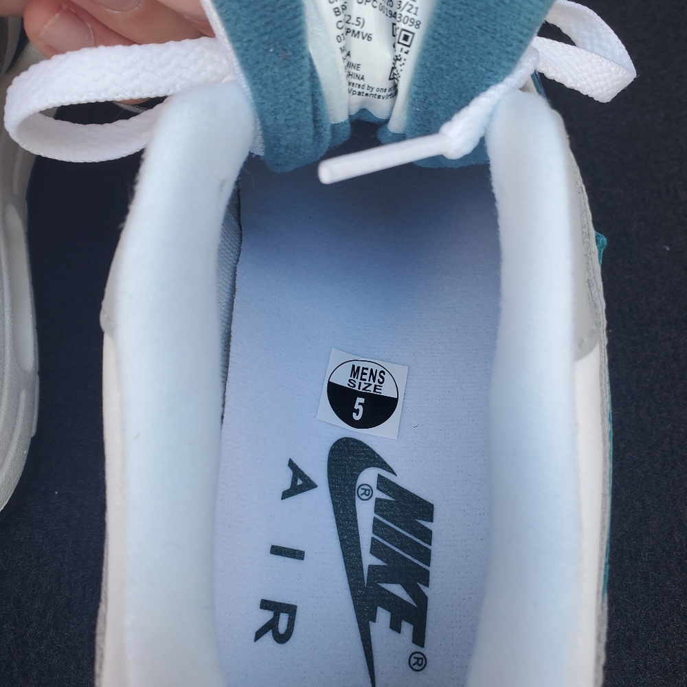 Nike Air Force 1 LV8 - Picture 6 of 13